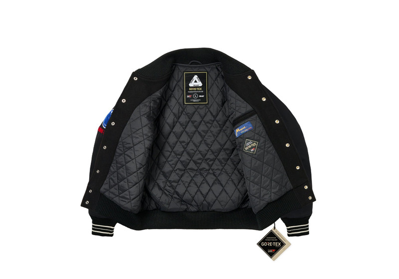 PALACE GORE-TEX GOING FURTHER VARSITY BLACK outlook