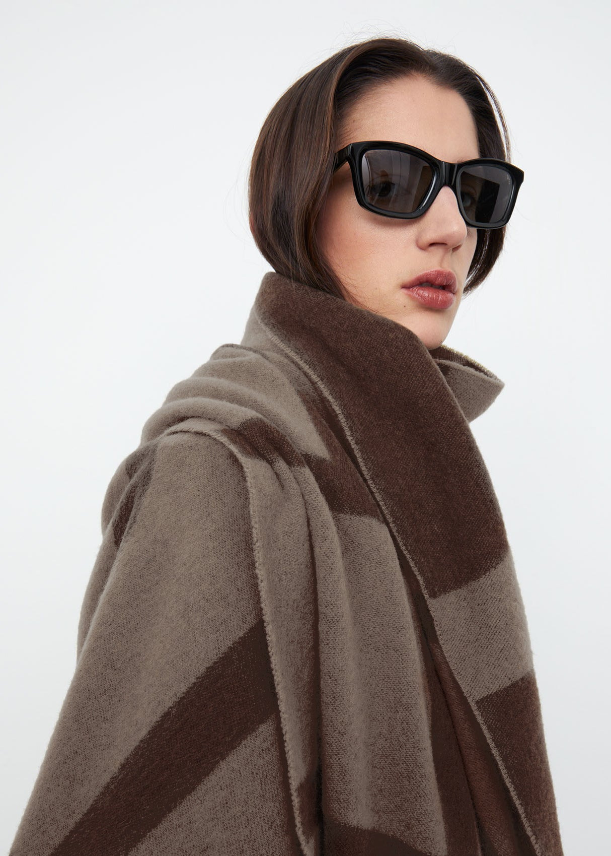Monogram jacquard wool scarf dark beige - 2