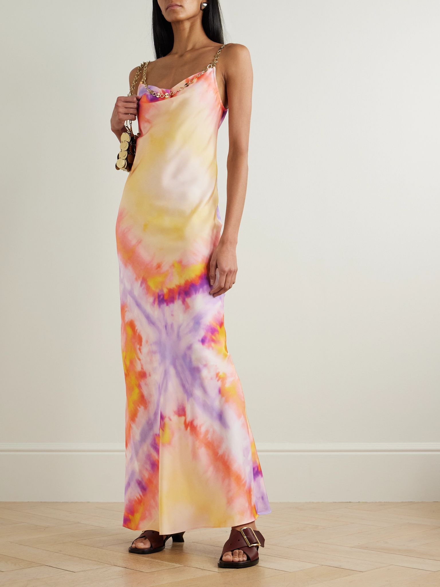 Chainmail-embellished tie-dyed satin maxi dress Orange - 2
