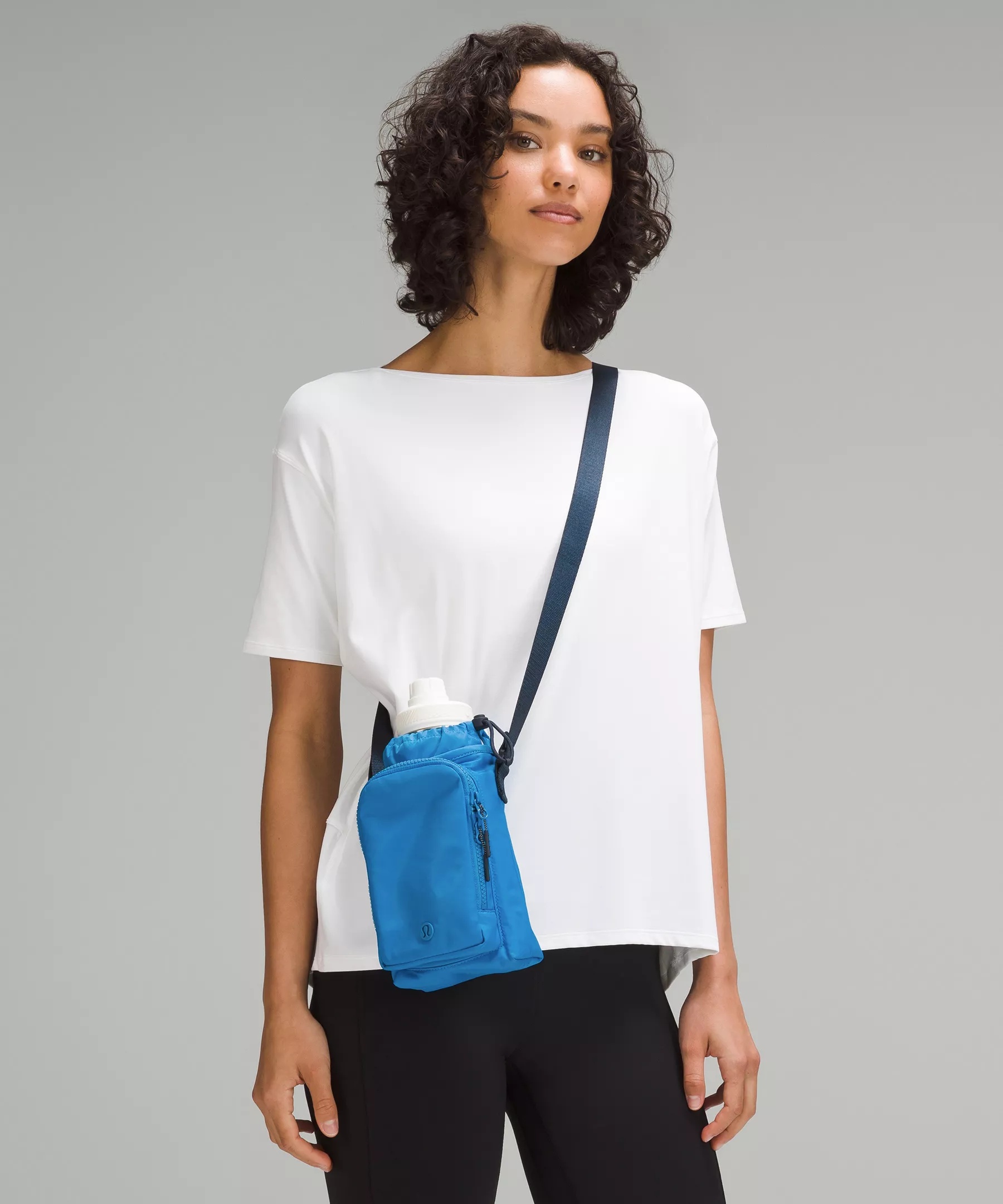 Water Bottle Crossbody with Front Pocket 2L - 2