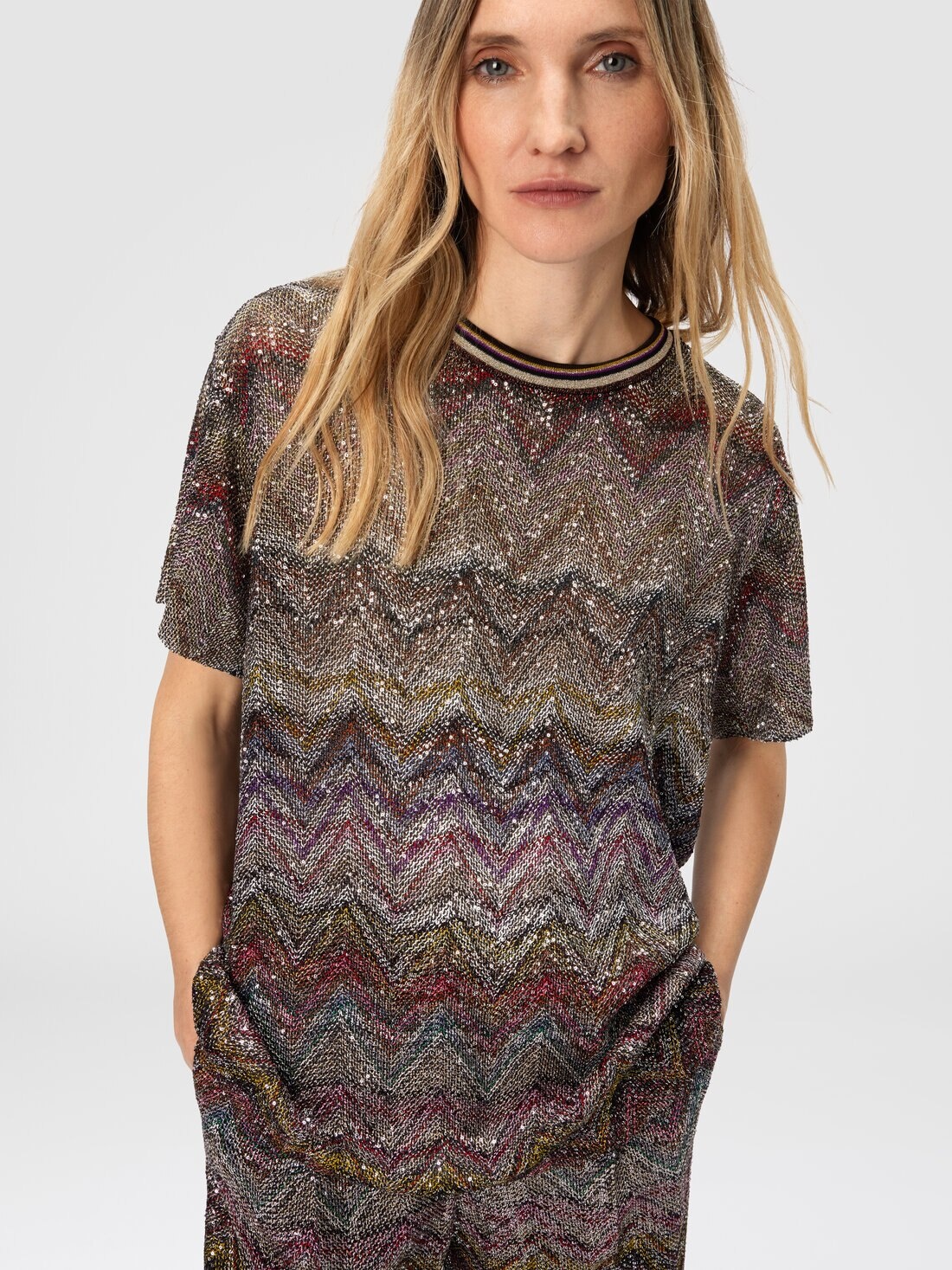 Short Sleeve T-Shirt with Zigzag and Sequins - 4