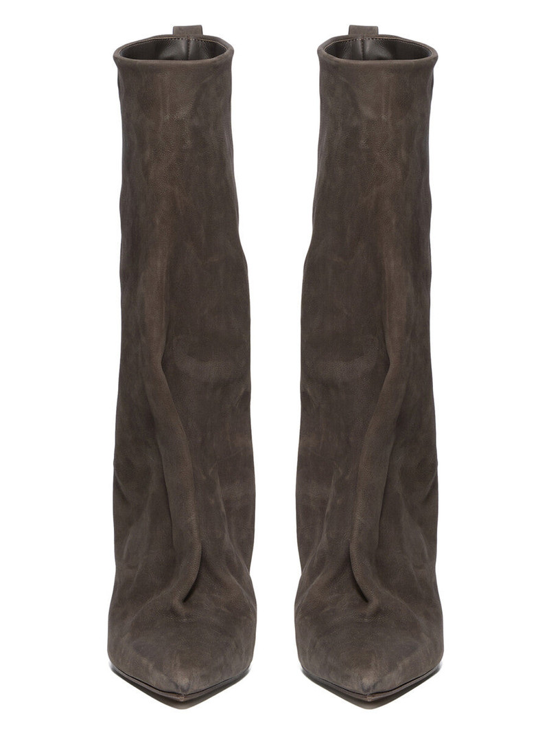 pointed-toe leather boots 2