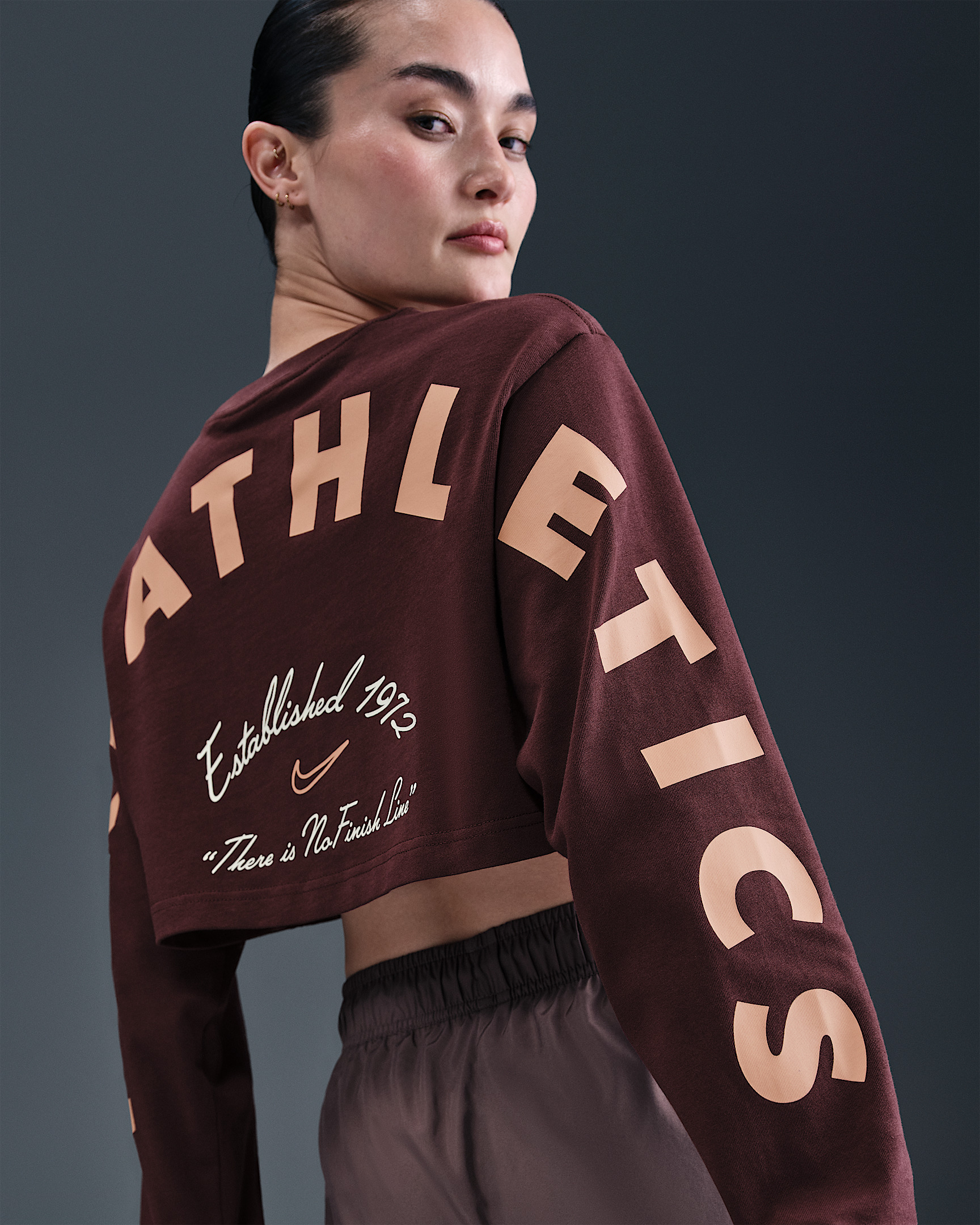 Nike Sportswear Women's Oversized Long-Sleeve Cropped T-Shirt - 2