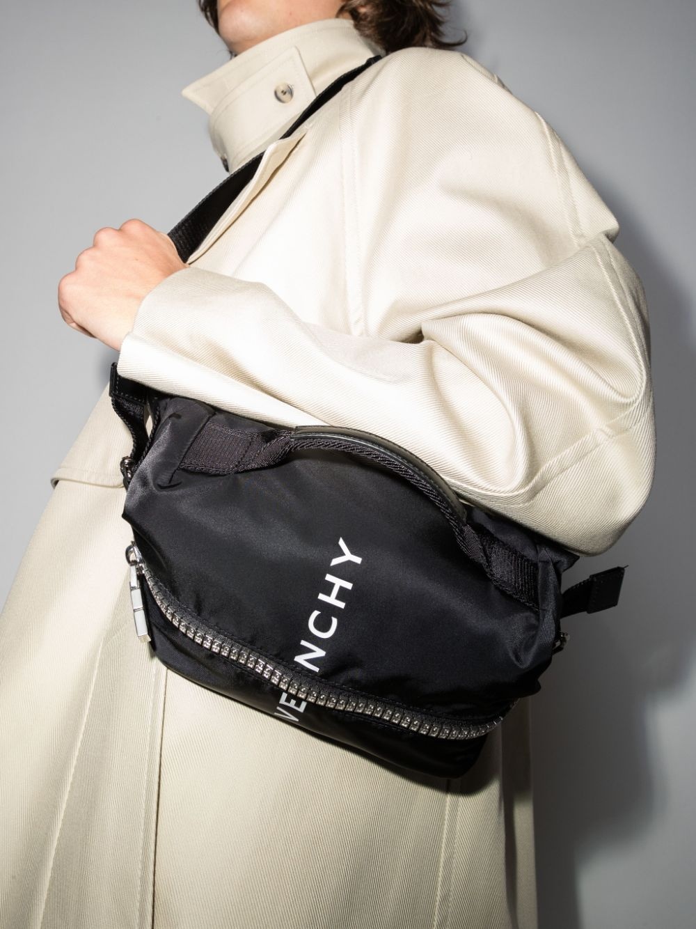 LOGO-PRINT ZIPPED BAG - 2