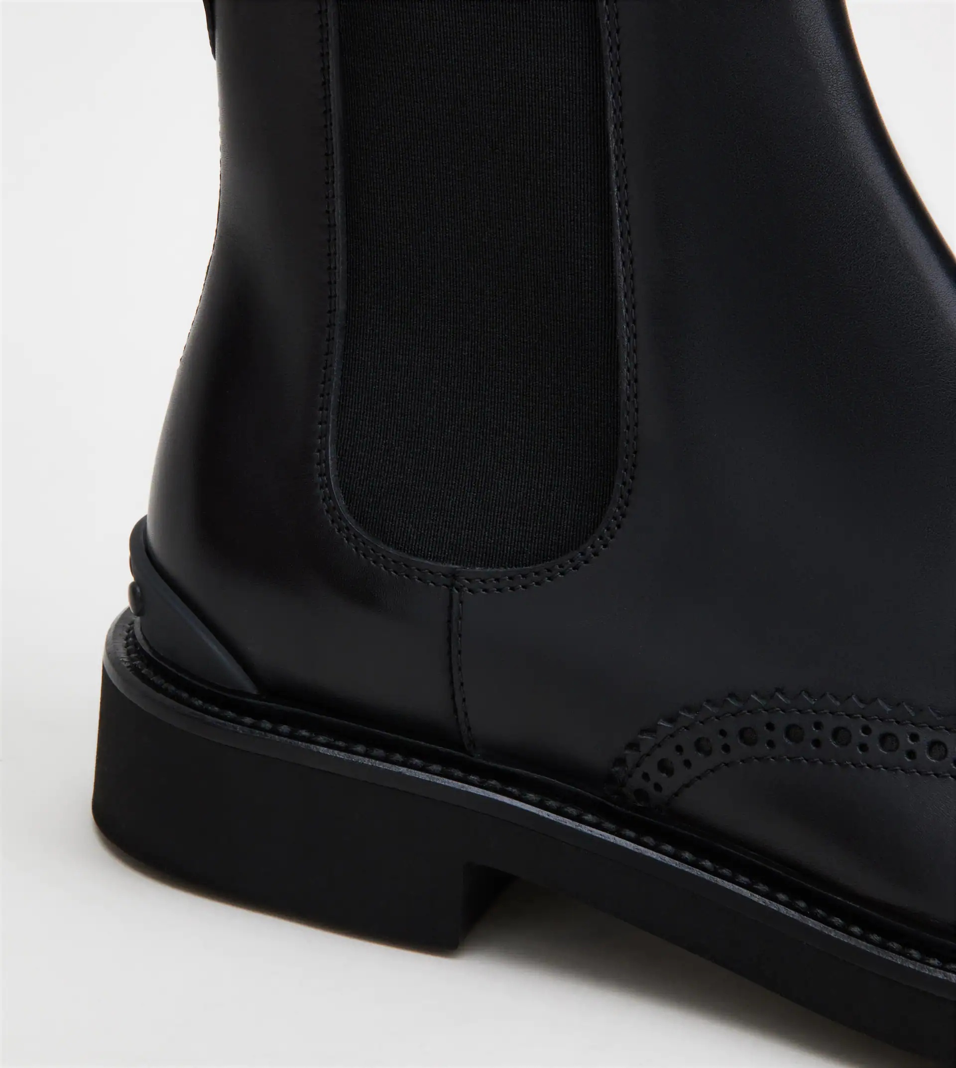 ANKLE BOOTS IN LEATHER - BLACK - 6