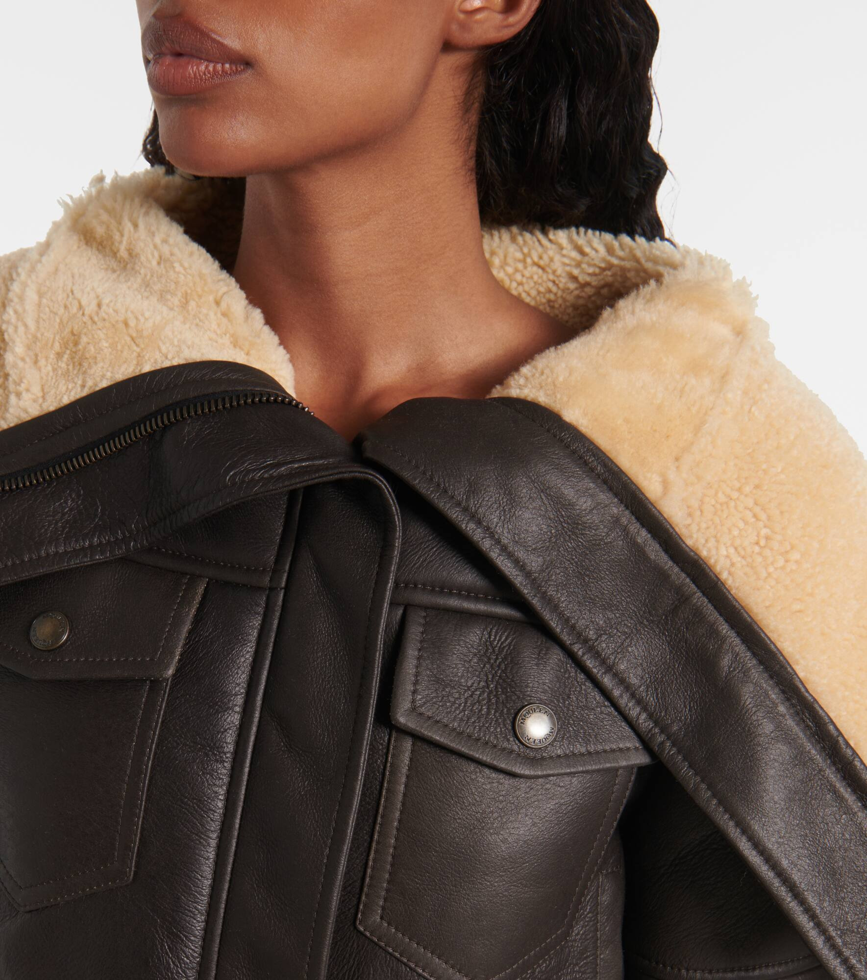 Cropped shearling-trimmed leather jacket - 4