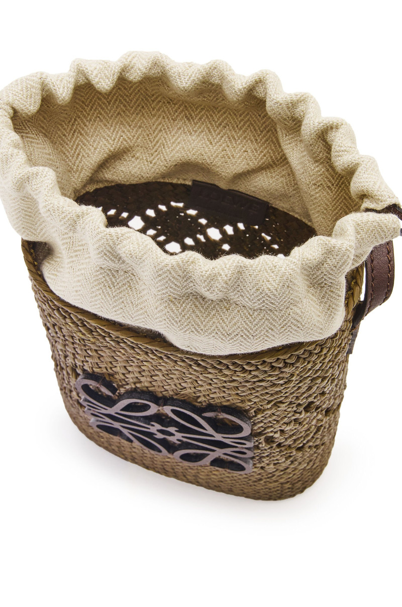 Anagram Ajouré square pocket in iraca palm and classic calfskin 6