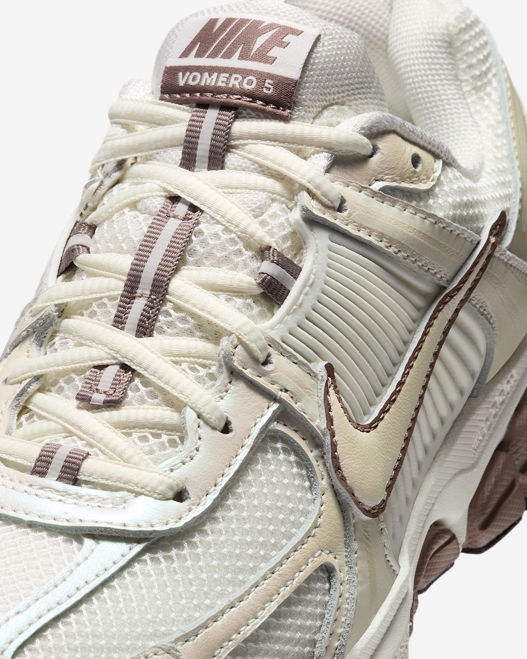 Nike Zoom Vomero 5 Women's Shoes - 7