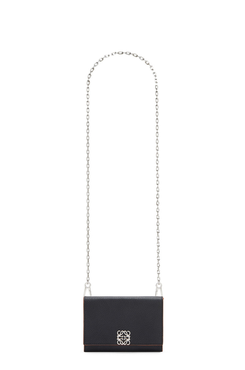 Anagram wallet on chain in pebble grain calfskin 5