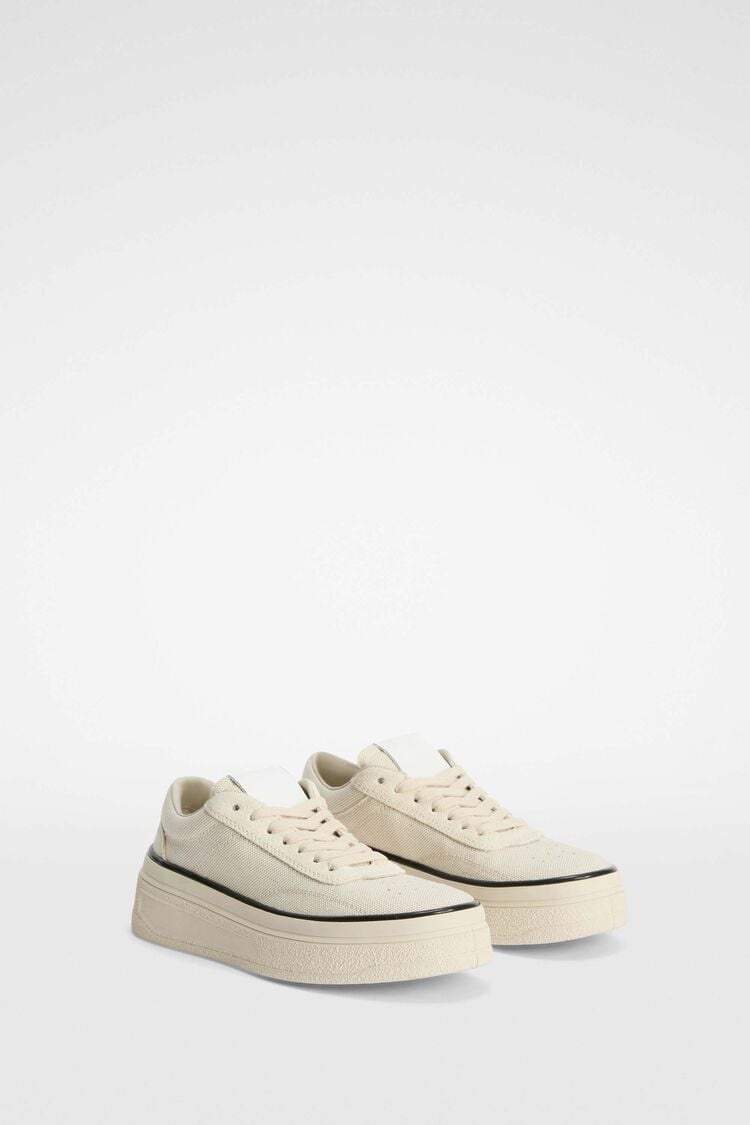 Low-Top Sneaker - 3