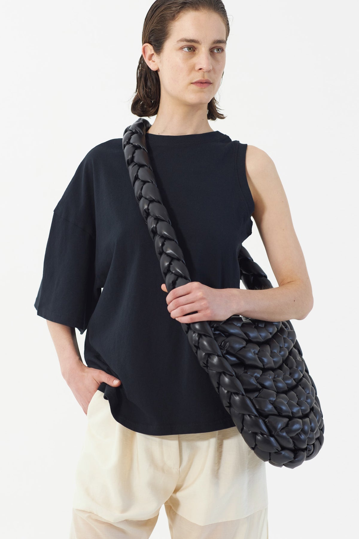 ORGANIC COTTON ONE-SLEEVE T-SHIRT BLACK - 2