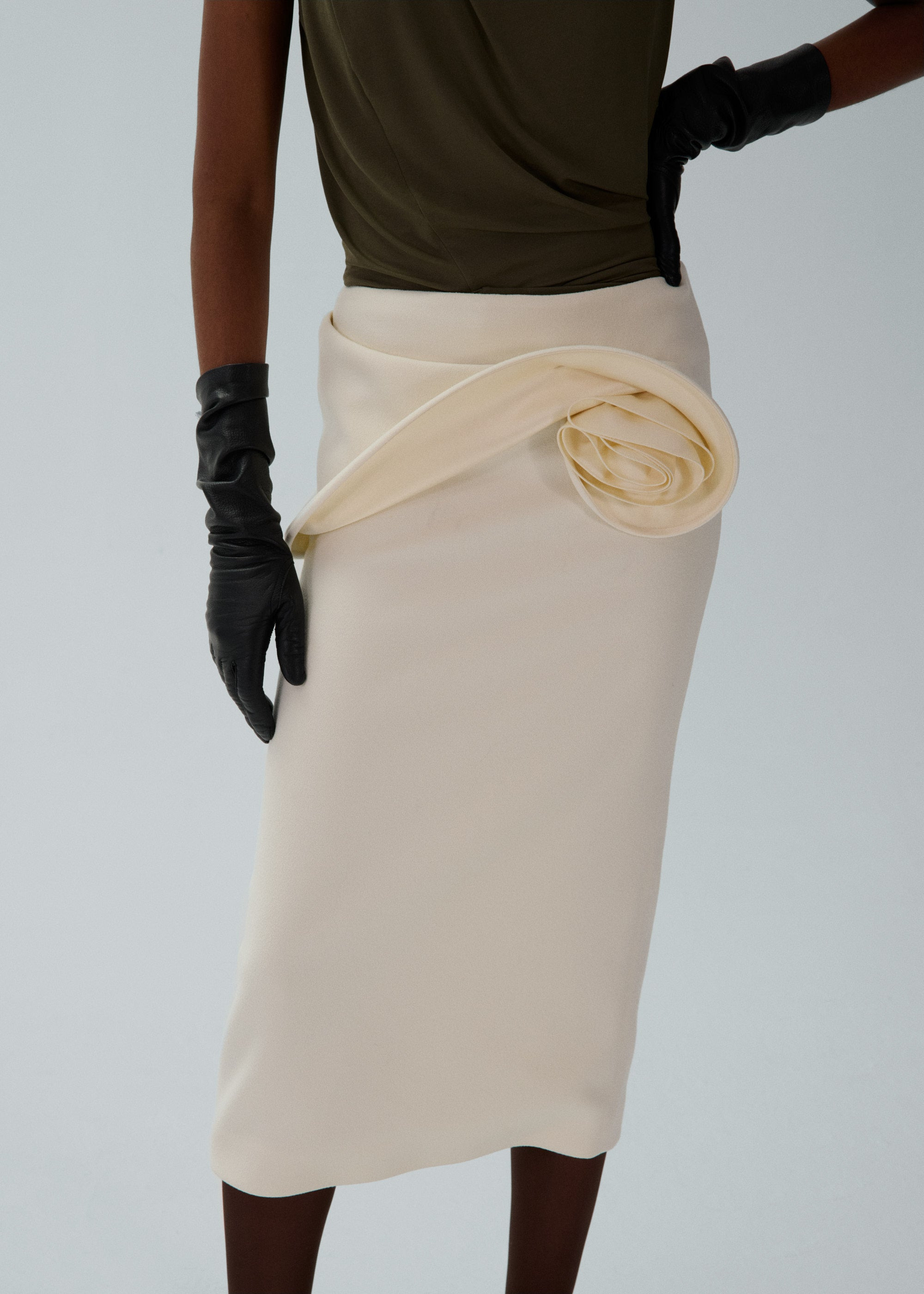 Floral appliqué midi skirt in cream - 4