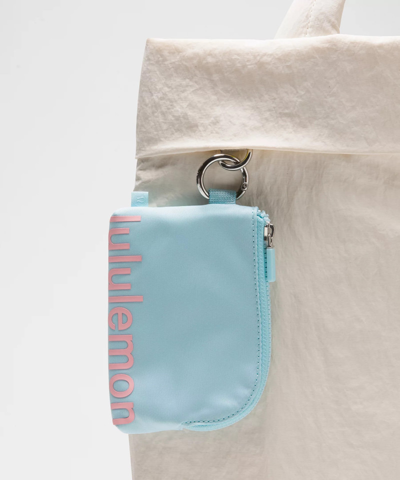 lululemon Clippable Card Pouch outlook