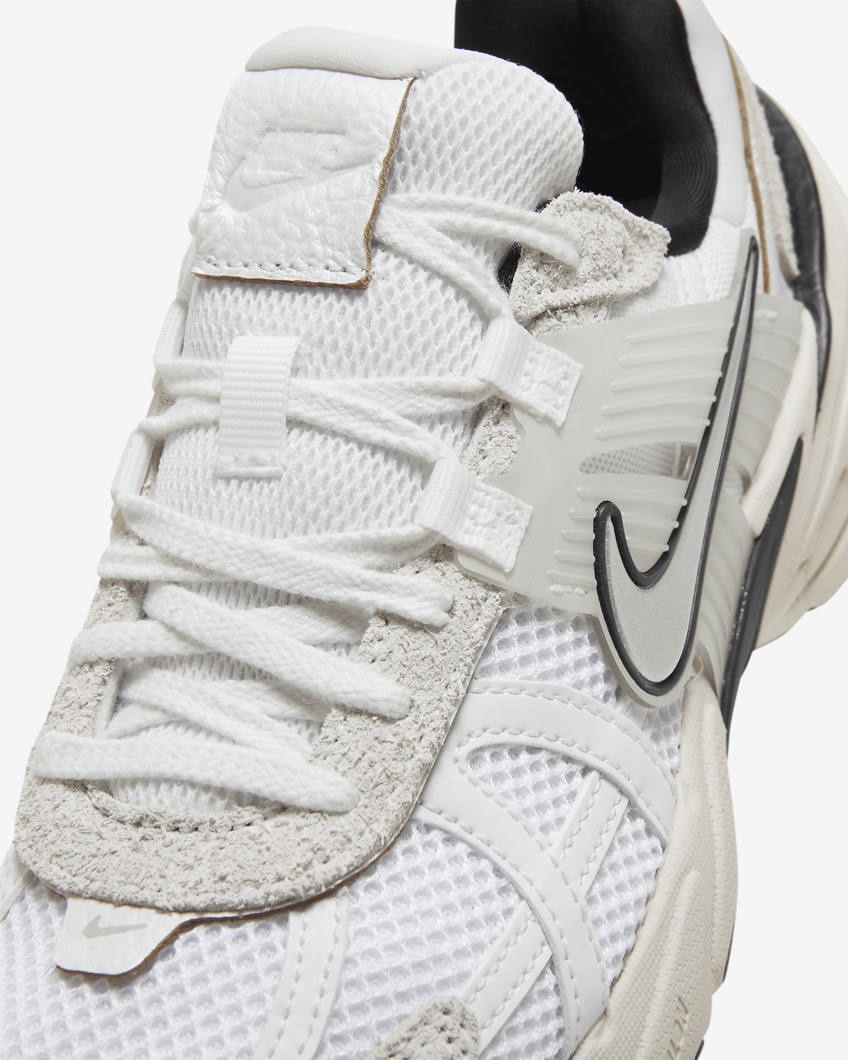 Nike V2K Run Shoes - 7