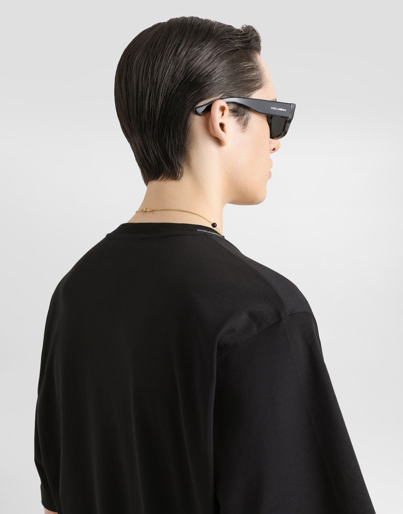 Cotton V-neck T-shirt with patch 5