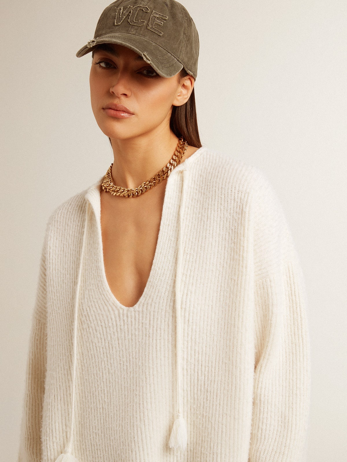 Ribbed wool sweater with V neck and drawstring with tassels - 6