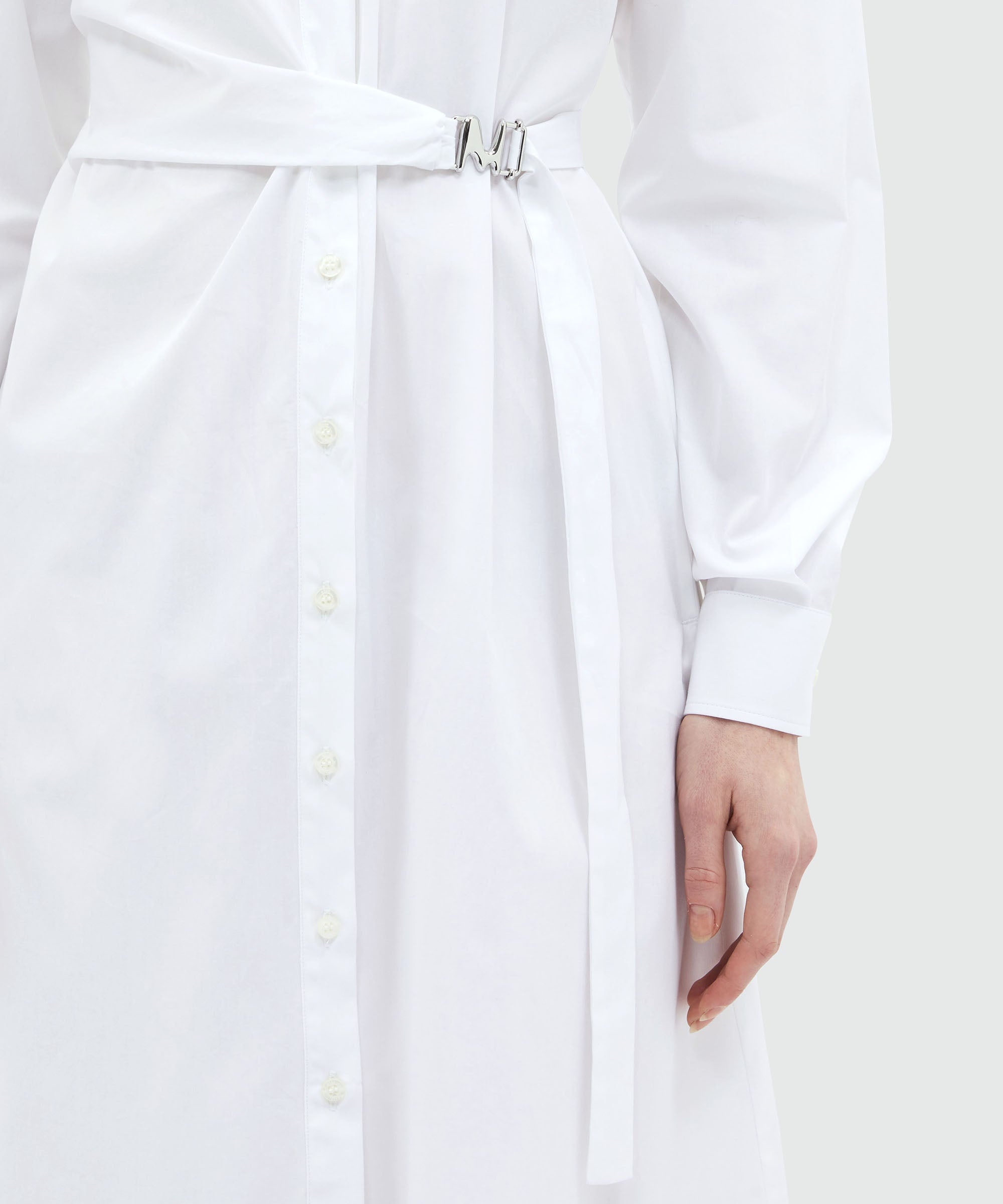 White poplin shirt dress with "TheMwave" buckle - 5