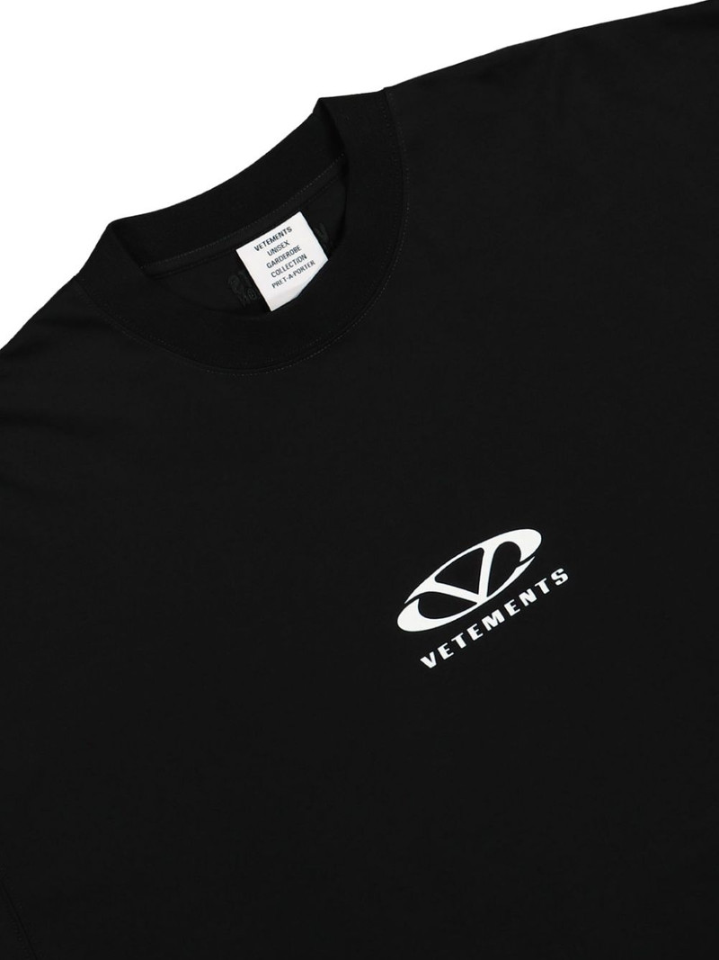 VETEMENTS logo-print T-shirt outlook