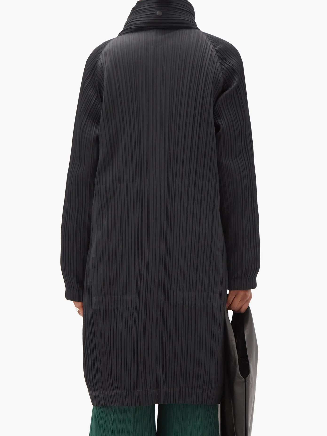 Detachable-panel padded technical-pleated coat - 5