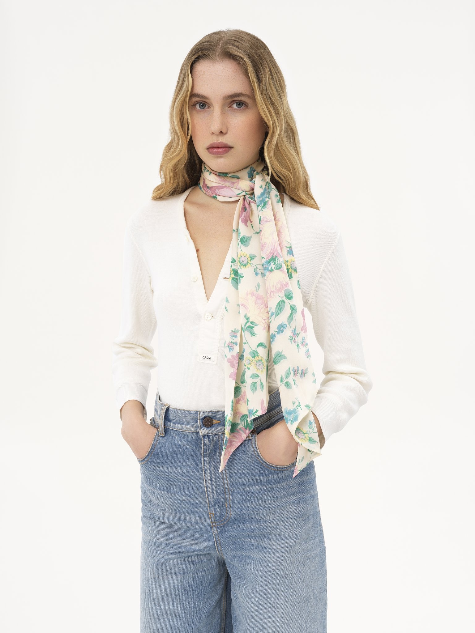THE CHLOÉ PEONIES WIDE BANDEAU SCARF IN SILK CHARMEUSE - 2