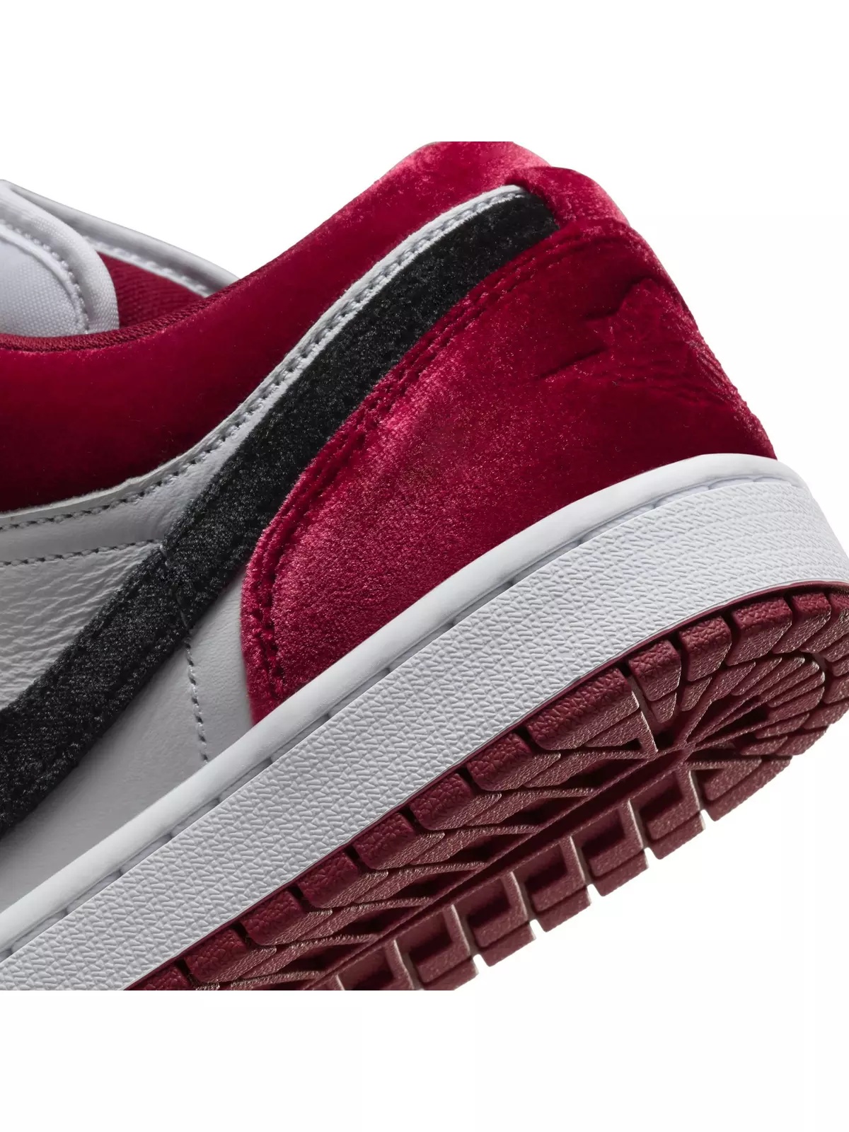 1 Low SE "Black/White/Team Red" Women's Shoe - 11