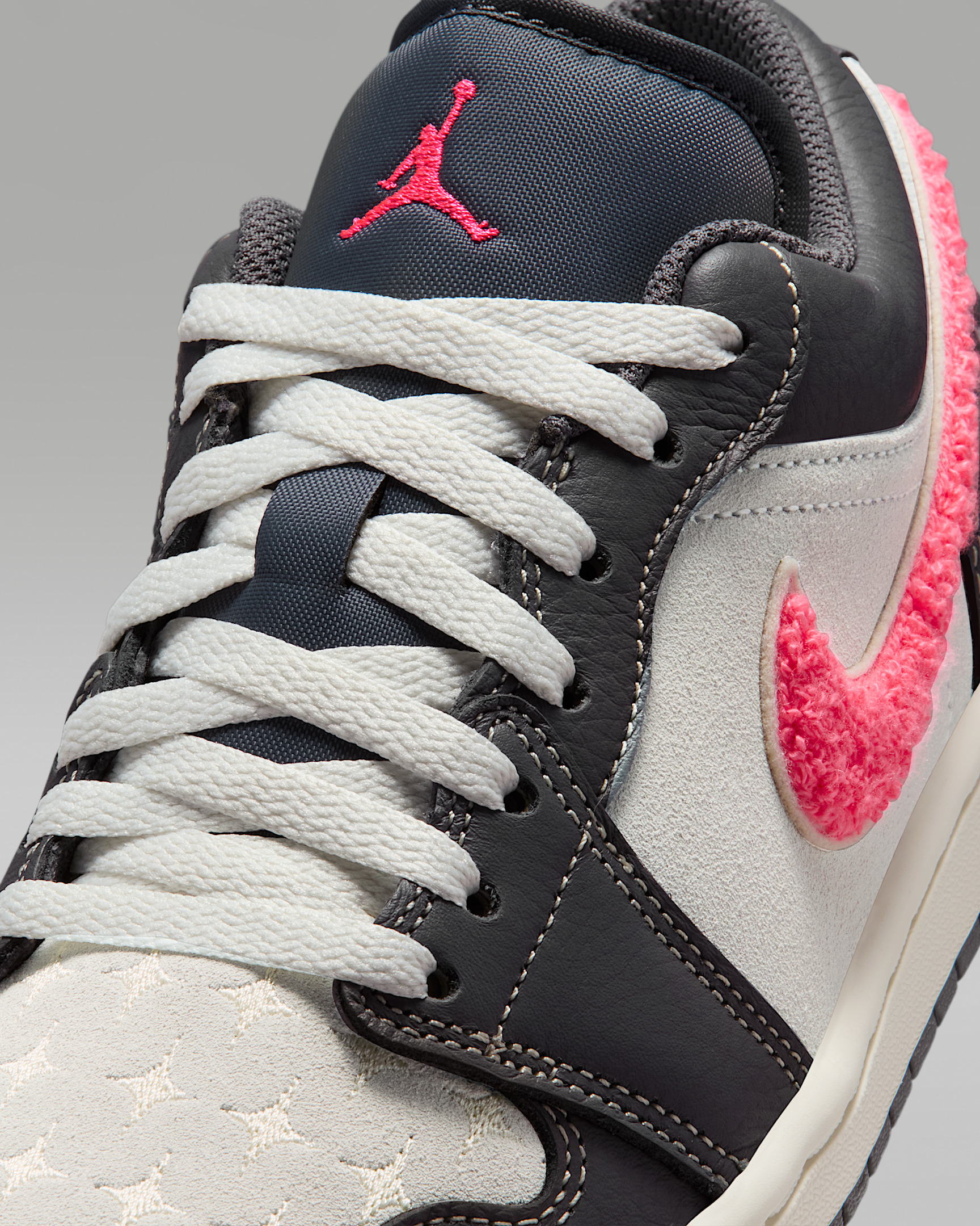 Air Jordan 1 Low Women's Shoes - 7