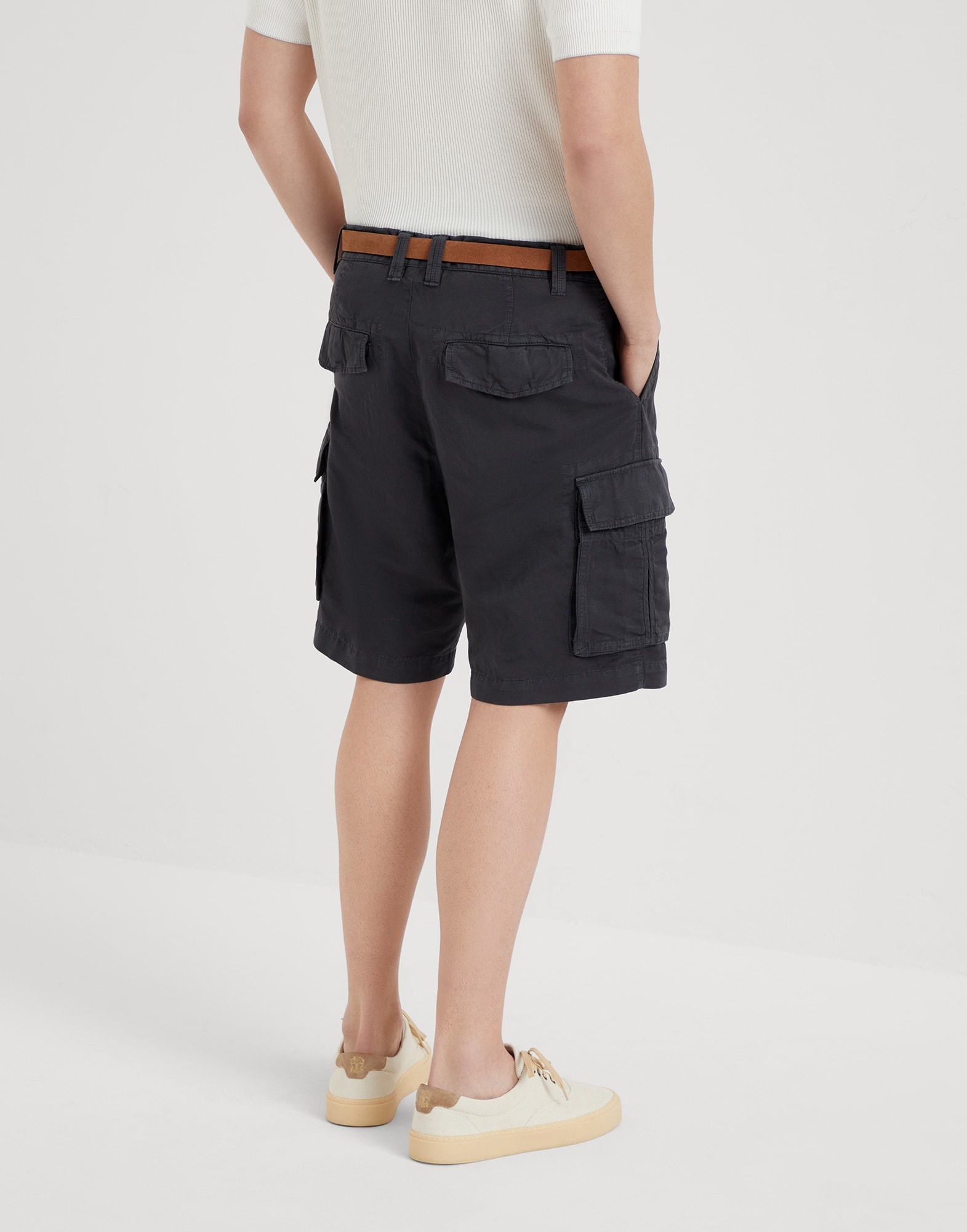 Garment-dyed Bermuda shorts in twisted linen and cotton gabardine with cargo pockets - 2