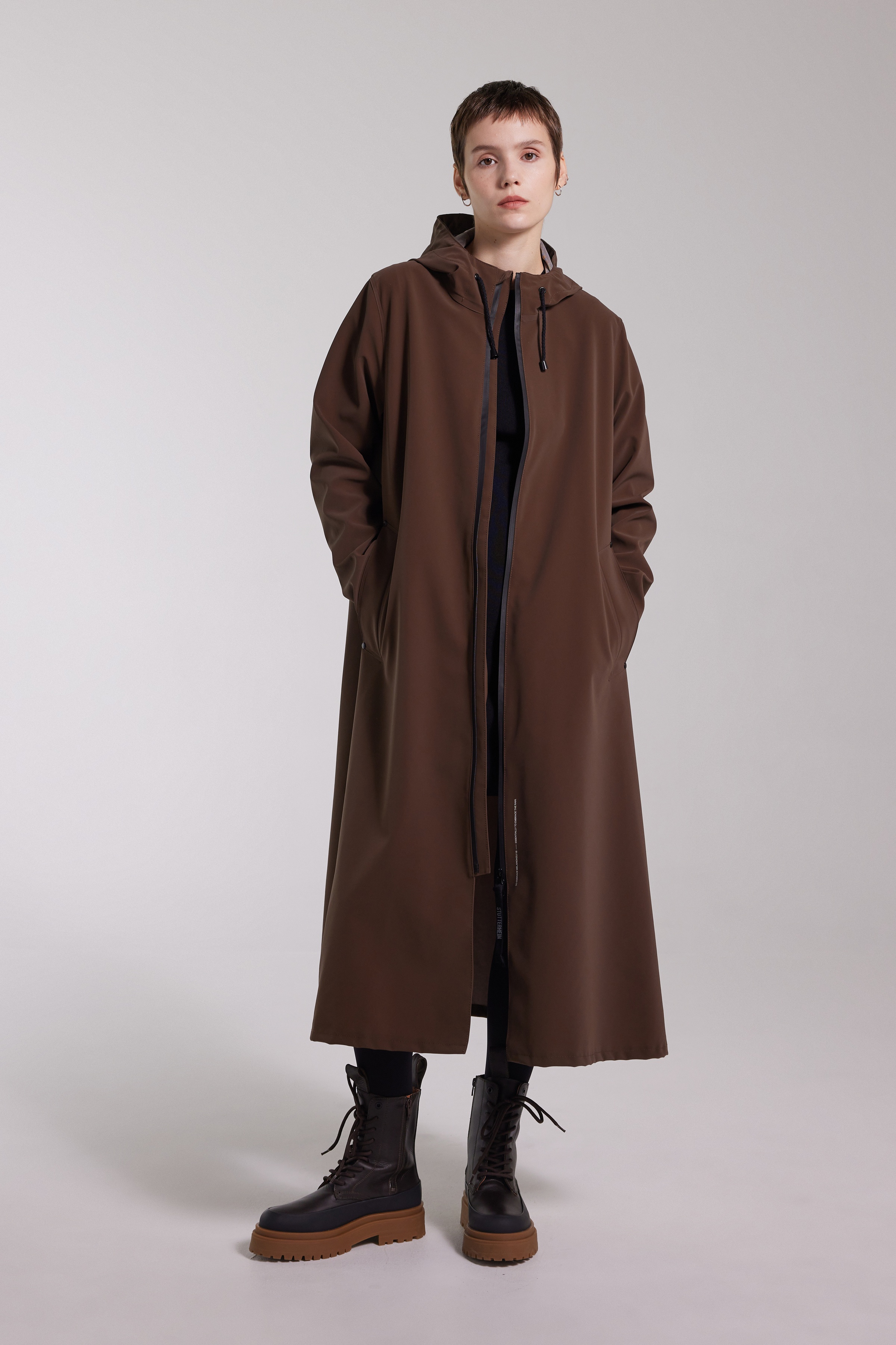 Mosebacke Long Lightweight Matte Zip Raincoat Dark Brown - 4
