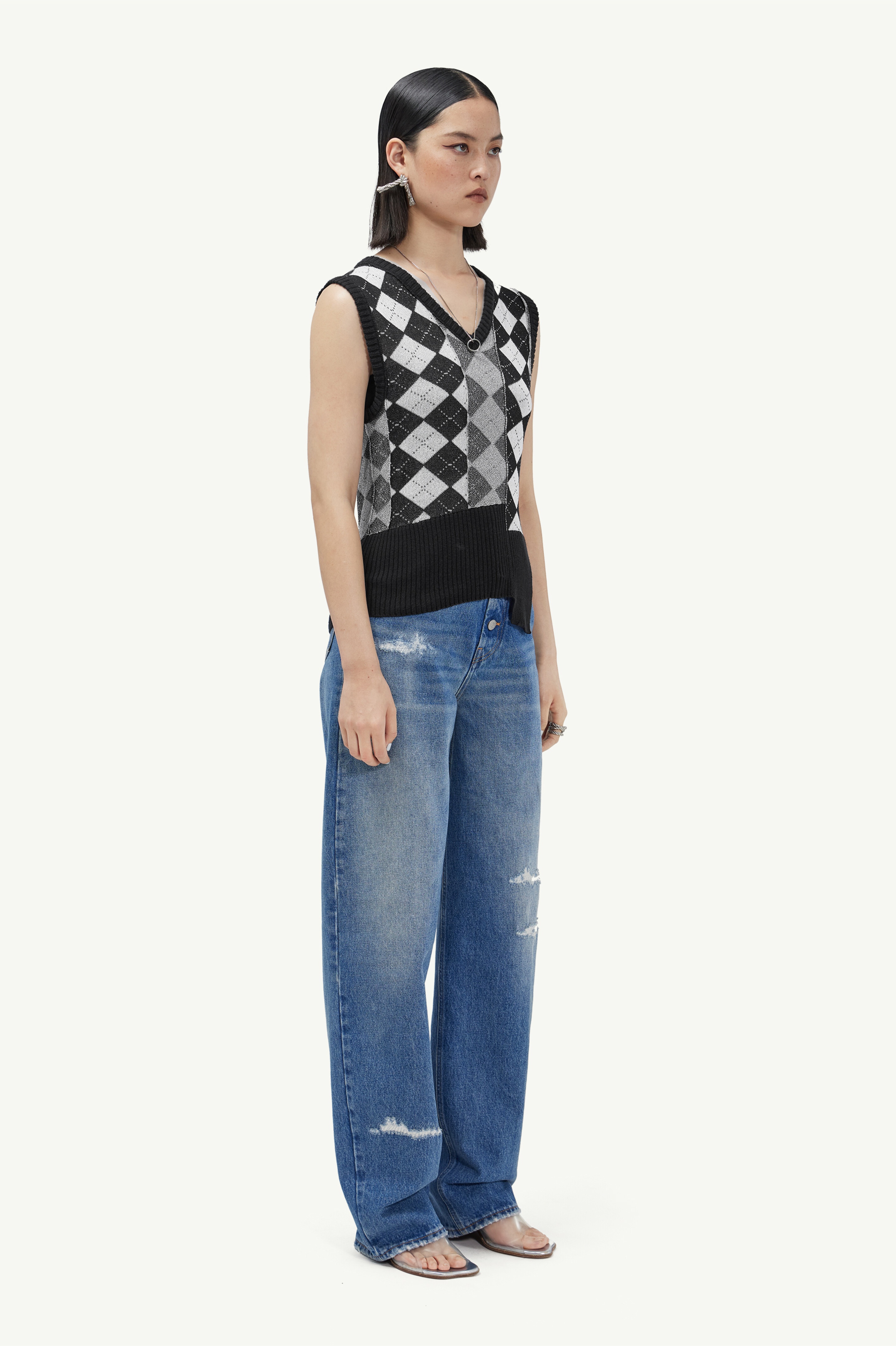 Sleeveless V-neck argyle jumper - 6