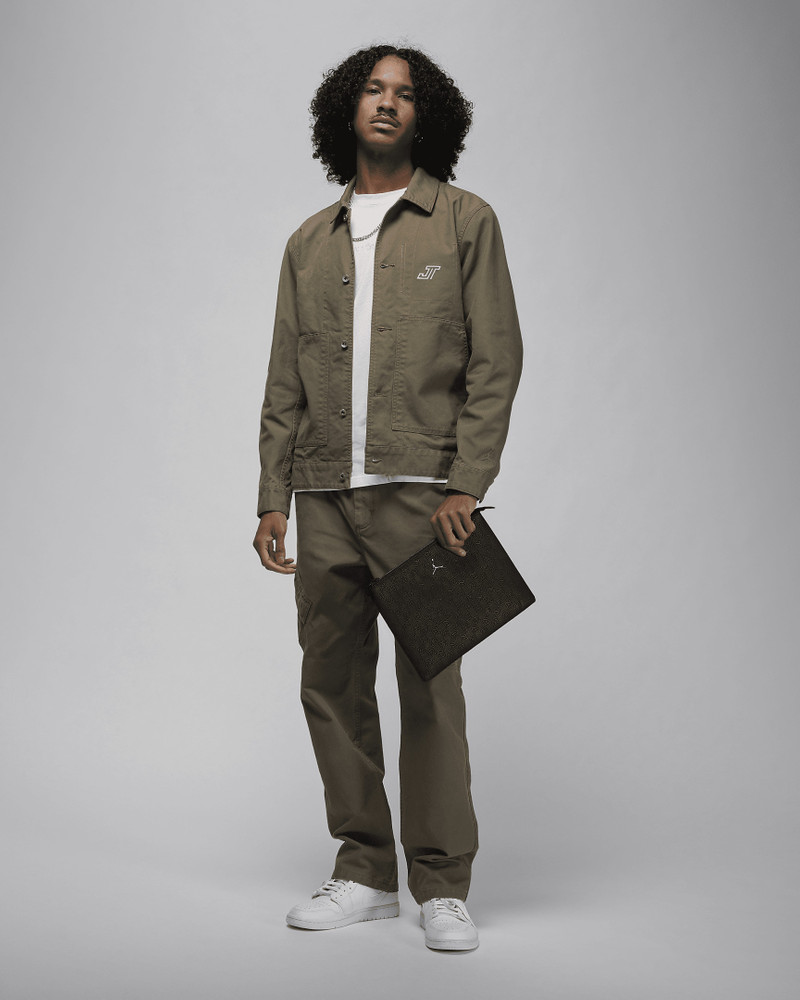 Jordan Monogram Pouch (0.69L) 7