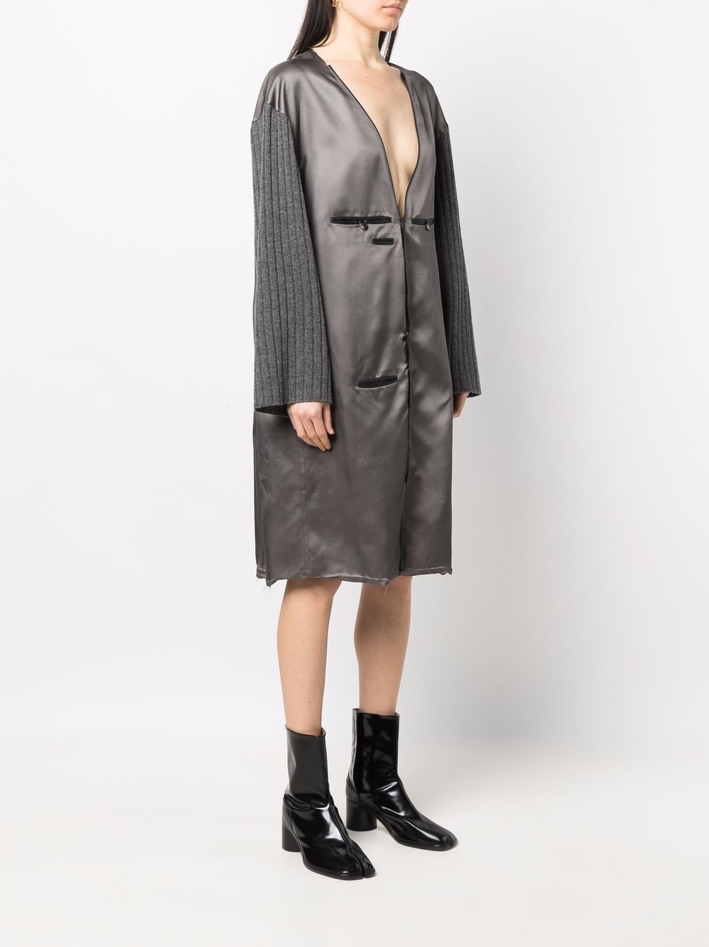 contrasting-sleeves V-neck dress - 3