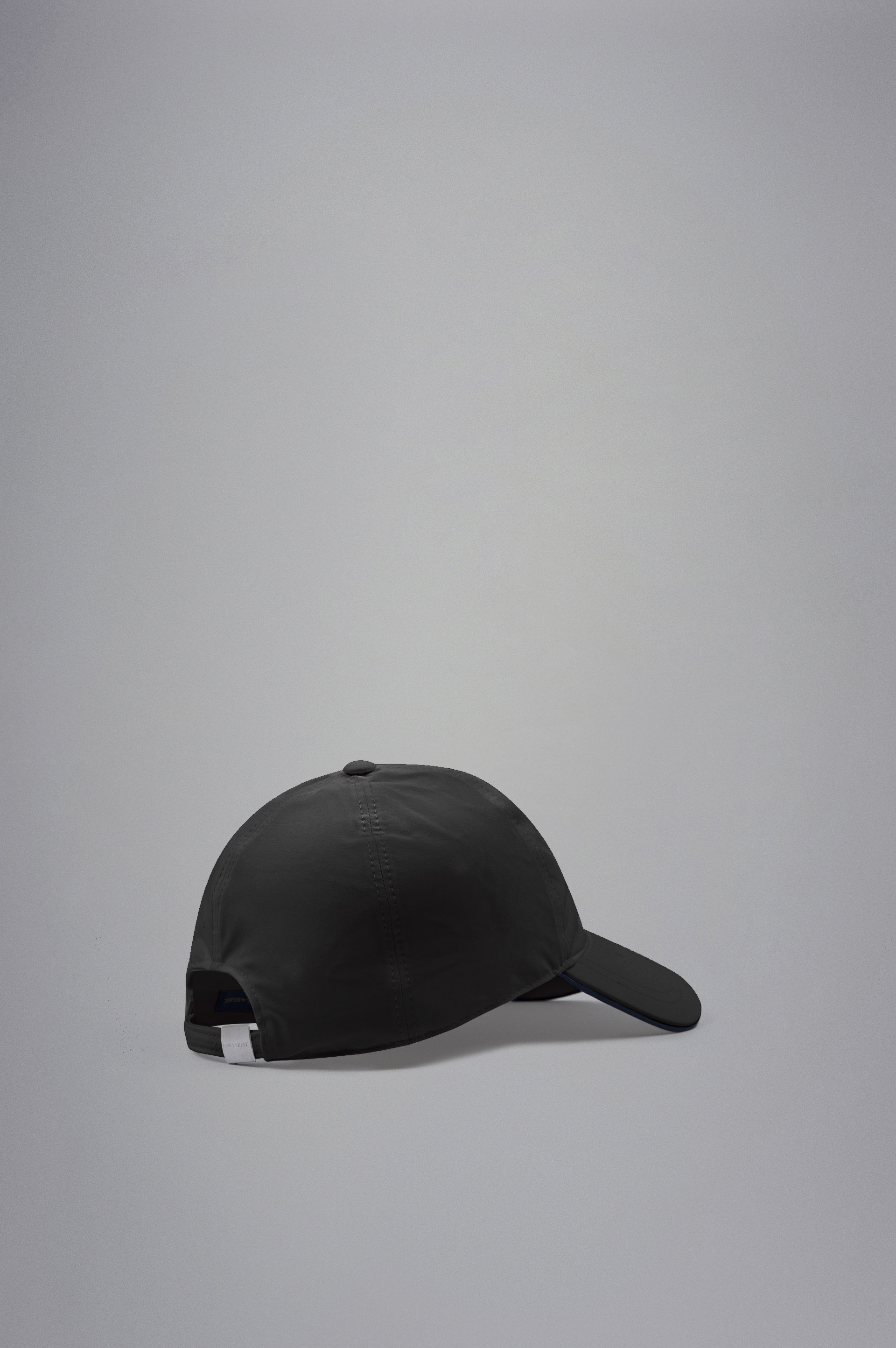 BASEBALL CAP WITH EMBLEM - 3