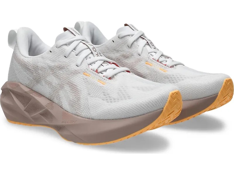 ASICS Novablast 5 - 6