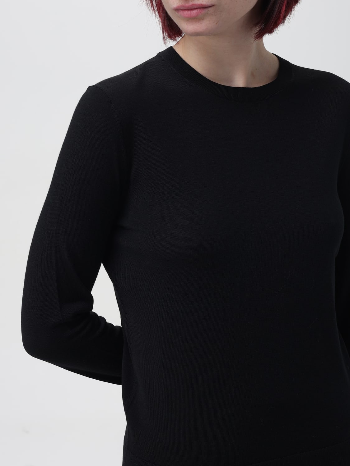 Sweater woman Theory - 3