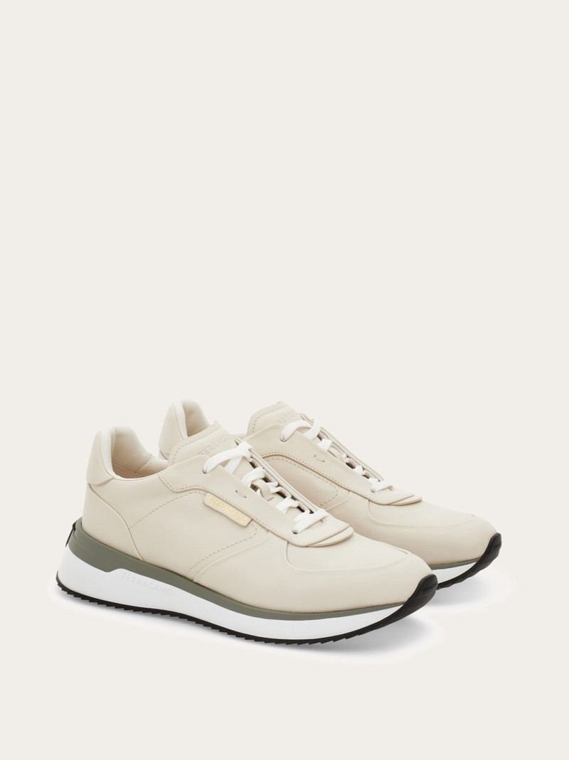 Low cut sneaker 2