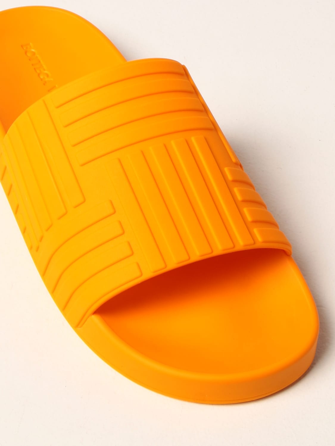 Bottega Veneta rubber slides - 4