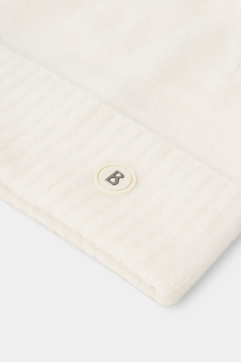 Berry Knitted hat in Off-white 3