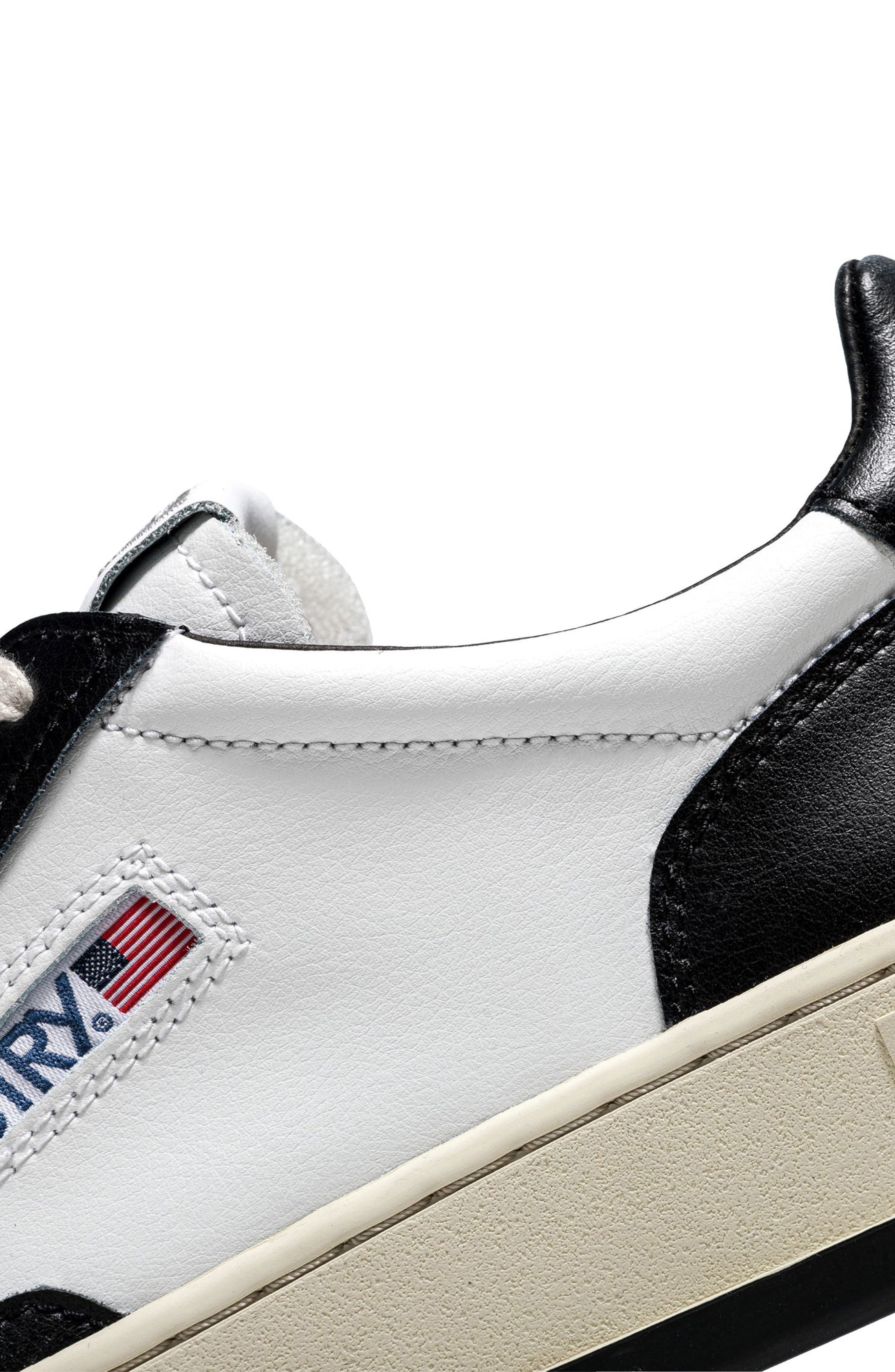 AUTRY Medalist Low Sneaker in Wht/Blk at Nordstrom - 6