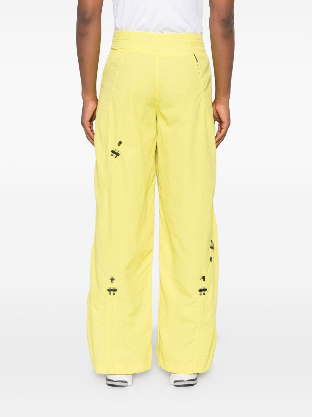 clasp-fastening detail trousers - 4