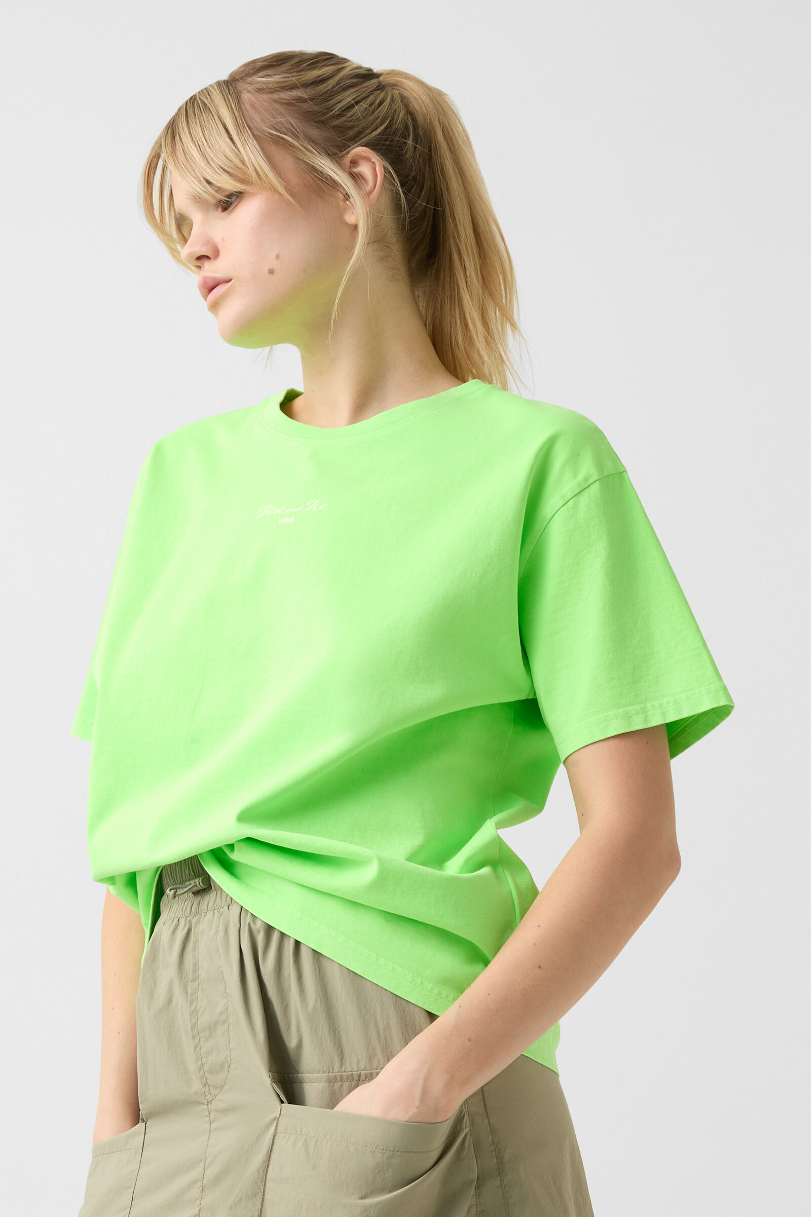 T-shirt Cara in Neon green - 2