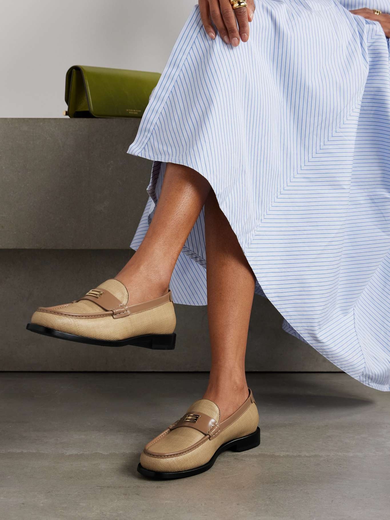 Leather-trimmed raffia loafers Beige - 2