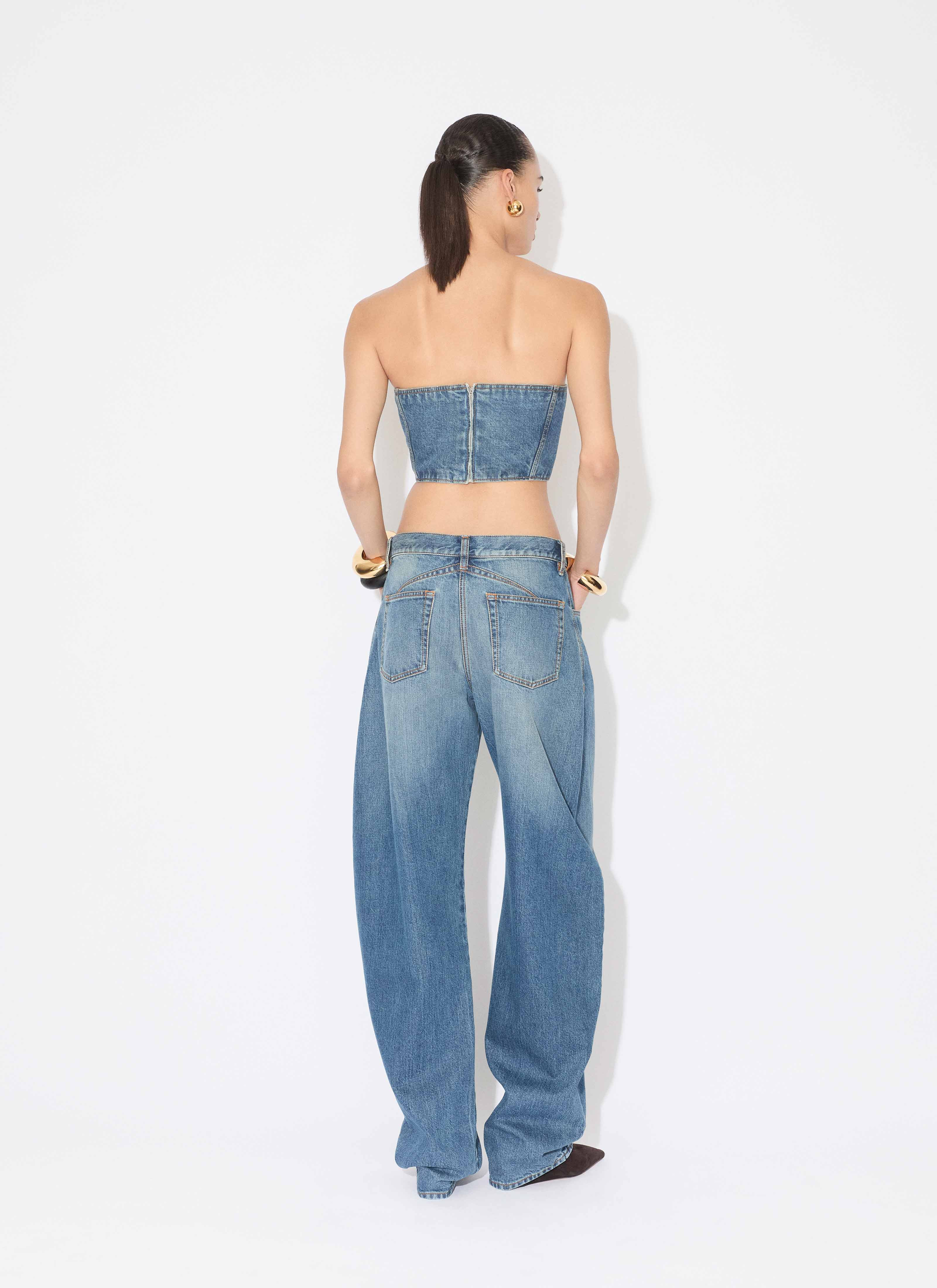 【関税込み】ALAIA Low waist rounded jeans ALAIA Rounded Low-Rise Jeans | Neiman Marcus