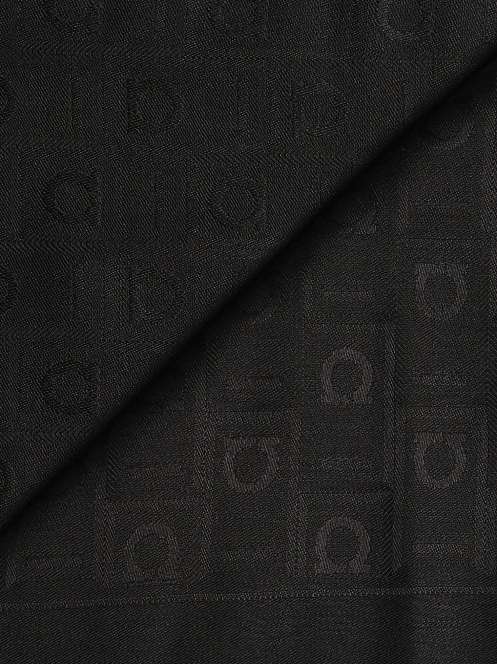 Gancini-pattern fringed scarf - 3