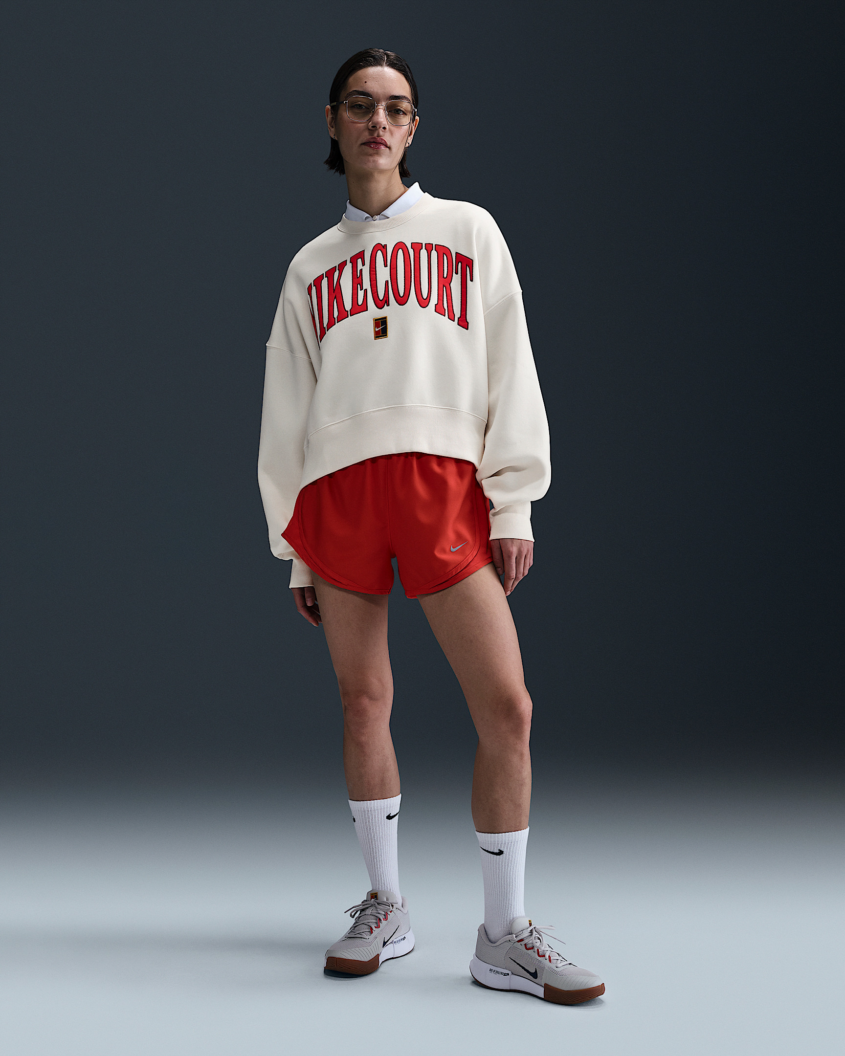 NikeCourt Phoenix Fleece Women's Over-Oversized Crew-Neck Tennis Sweatshirt - 4
