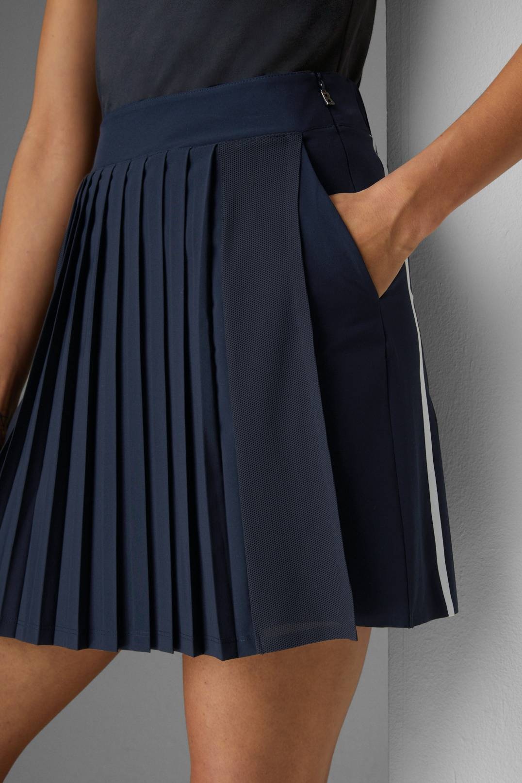 VERENA FUNCTIONAL SKORT IN NAVY BLUE - 5