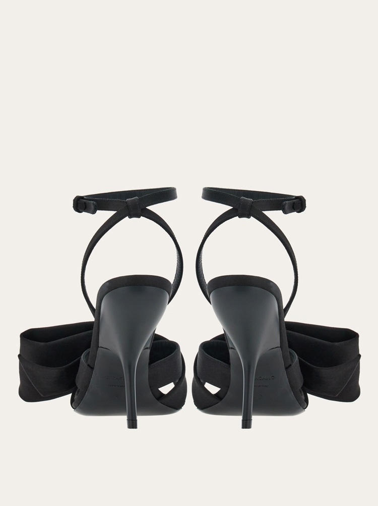 サンダル・ミュール Ferragamo Sandal With Asymmetrical Bow FERRAGAMO SANDAL WITH ASYMMETRIC BOW | REVERSIBLE