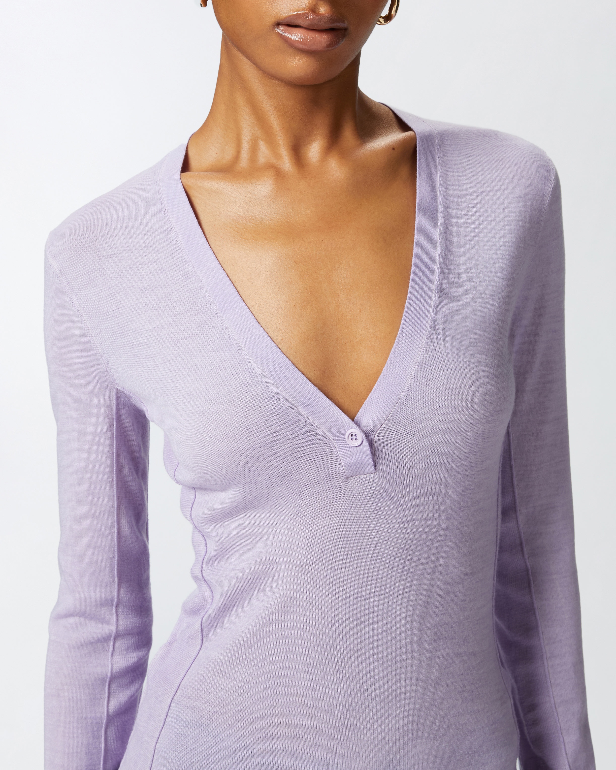 LIGHTWEIGHT WOOL AND SILK V-NECK SWEATER - 5
