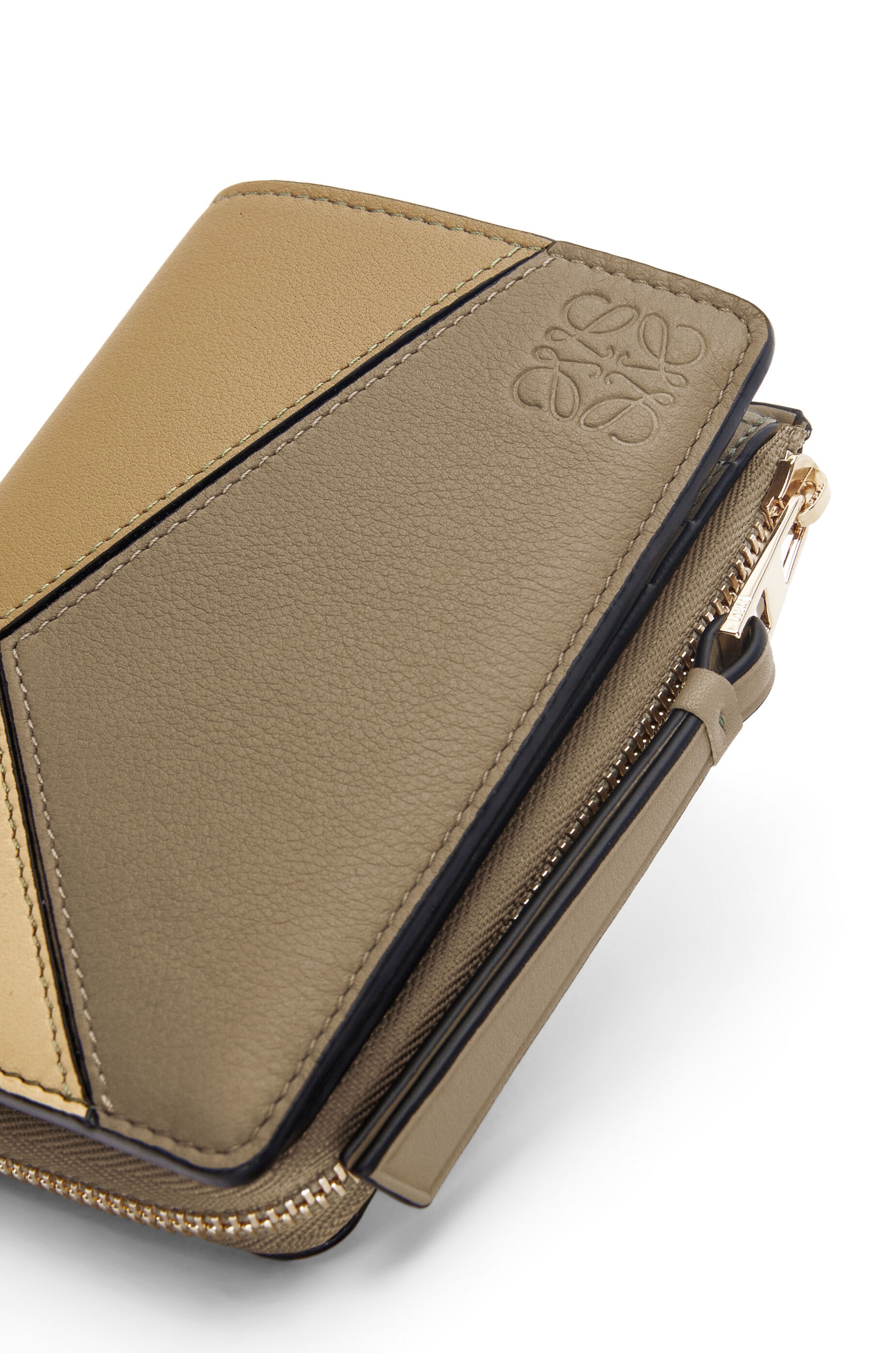 Puzzle slim bifold wallet in classic calf - 6
