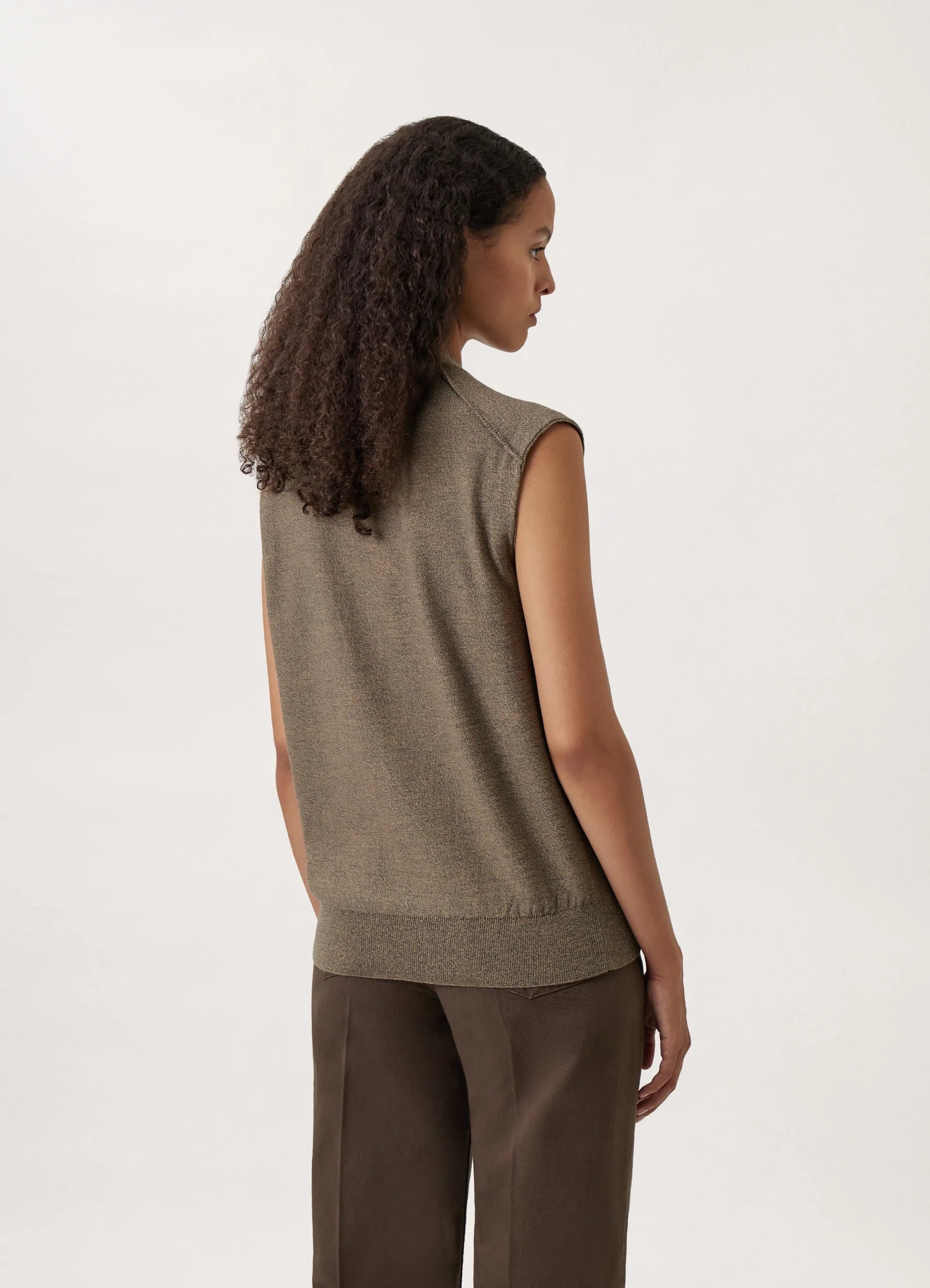 SLEEVELESS TWISTED CARDIGAN
MERINO BLEND - 4