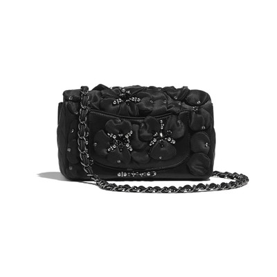 CHANEL Mini Flap Bag outlook